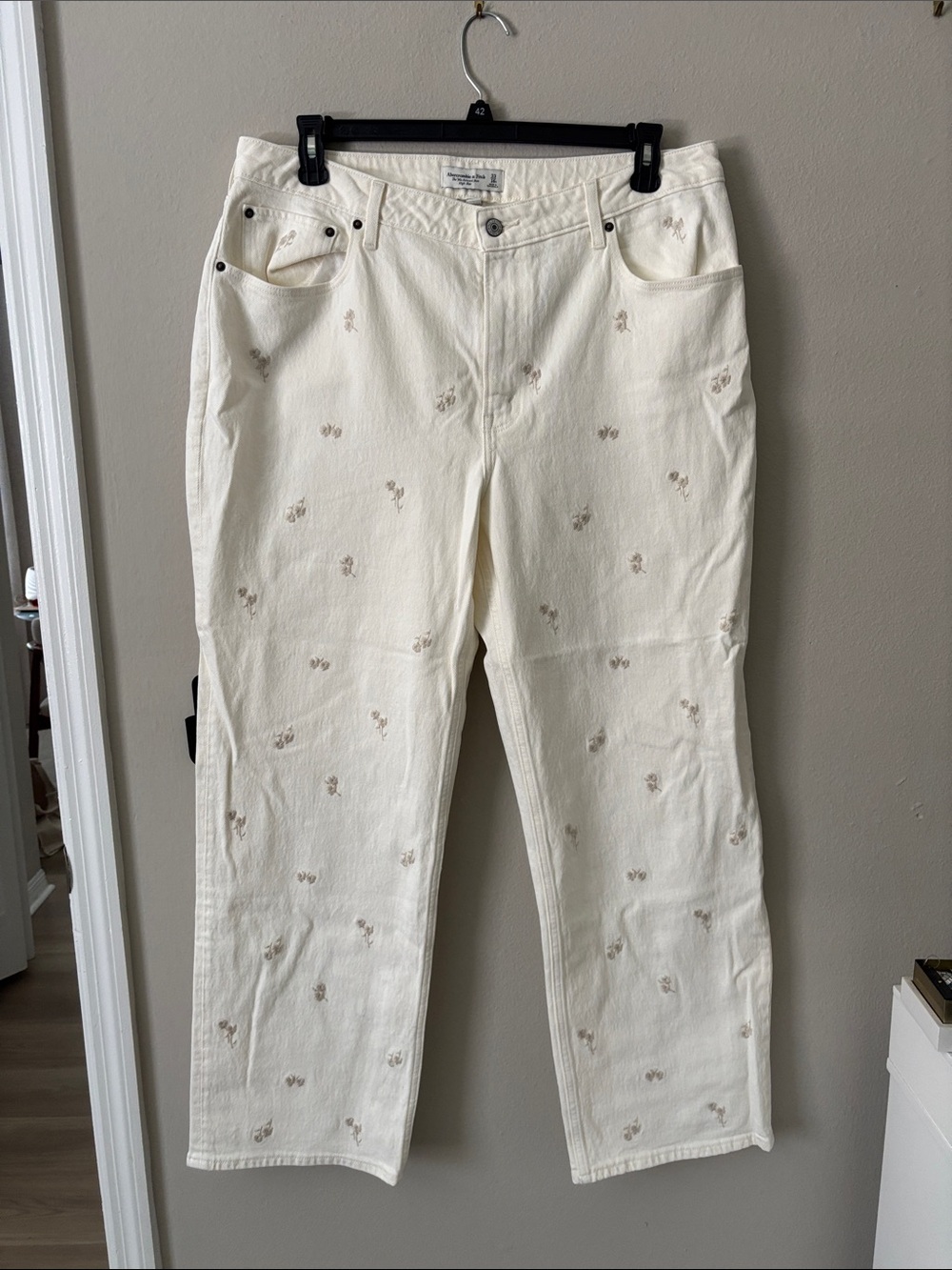 Abercrombie & Fitch Women’s 90’s Relaxed Cream Embroidered Jeans